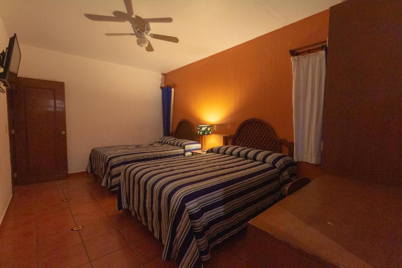 Hotel Degollado Екстериор снимка