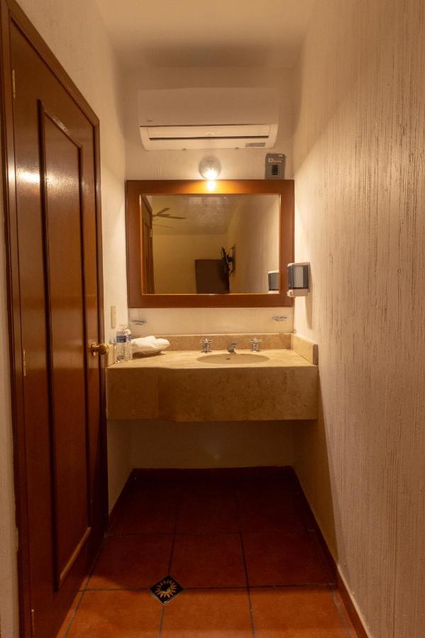 Hotel Degollado Екстериор снимка