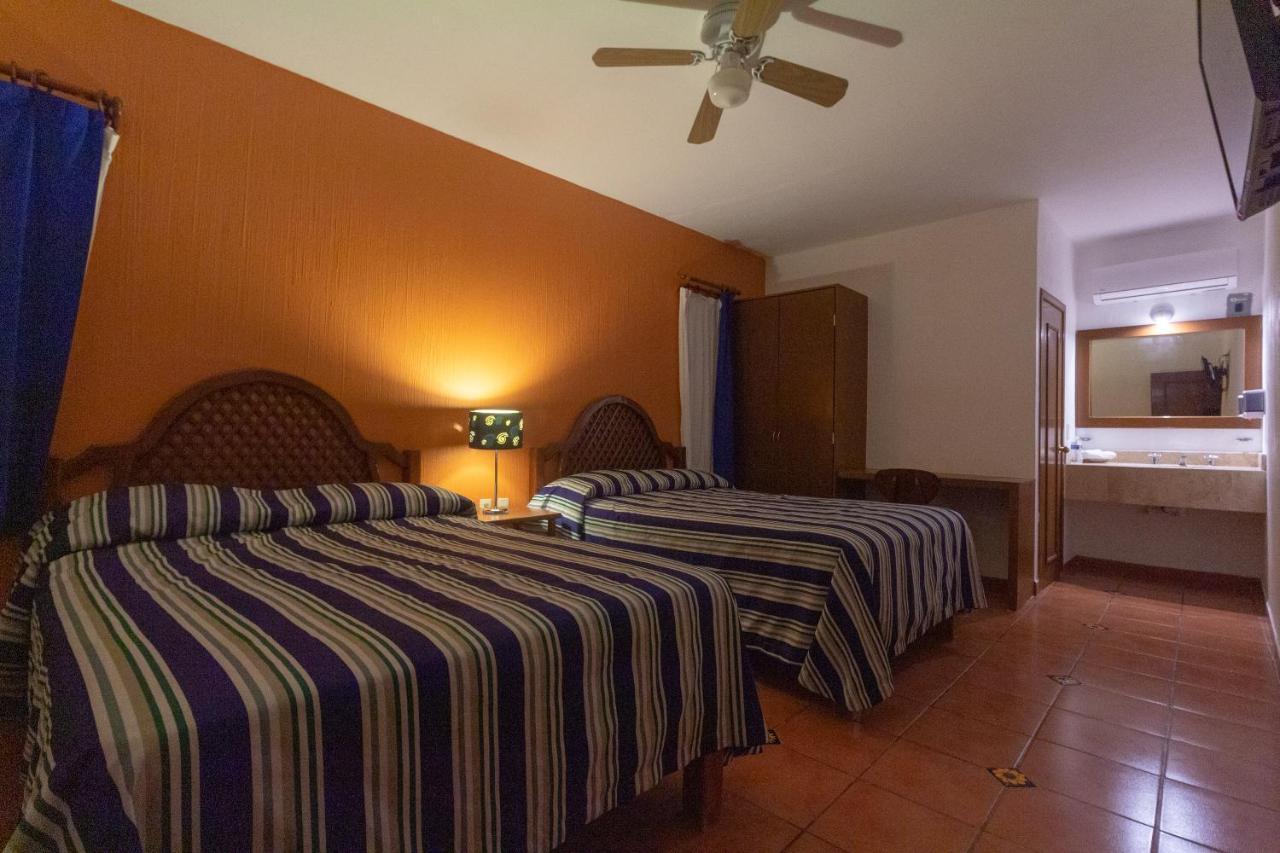 Hotel Degollado Екстериор снимка