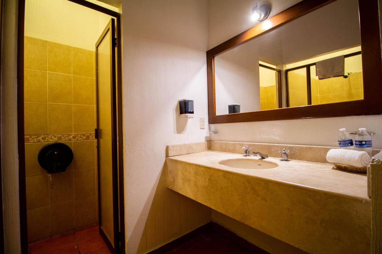 Hotel Degollado Екстериор снимка