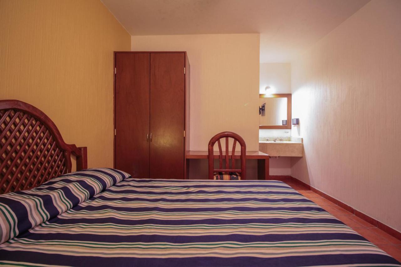 Hotel Degollado Екстериор снимка