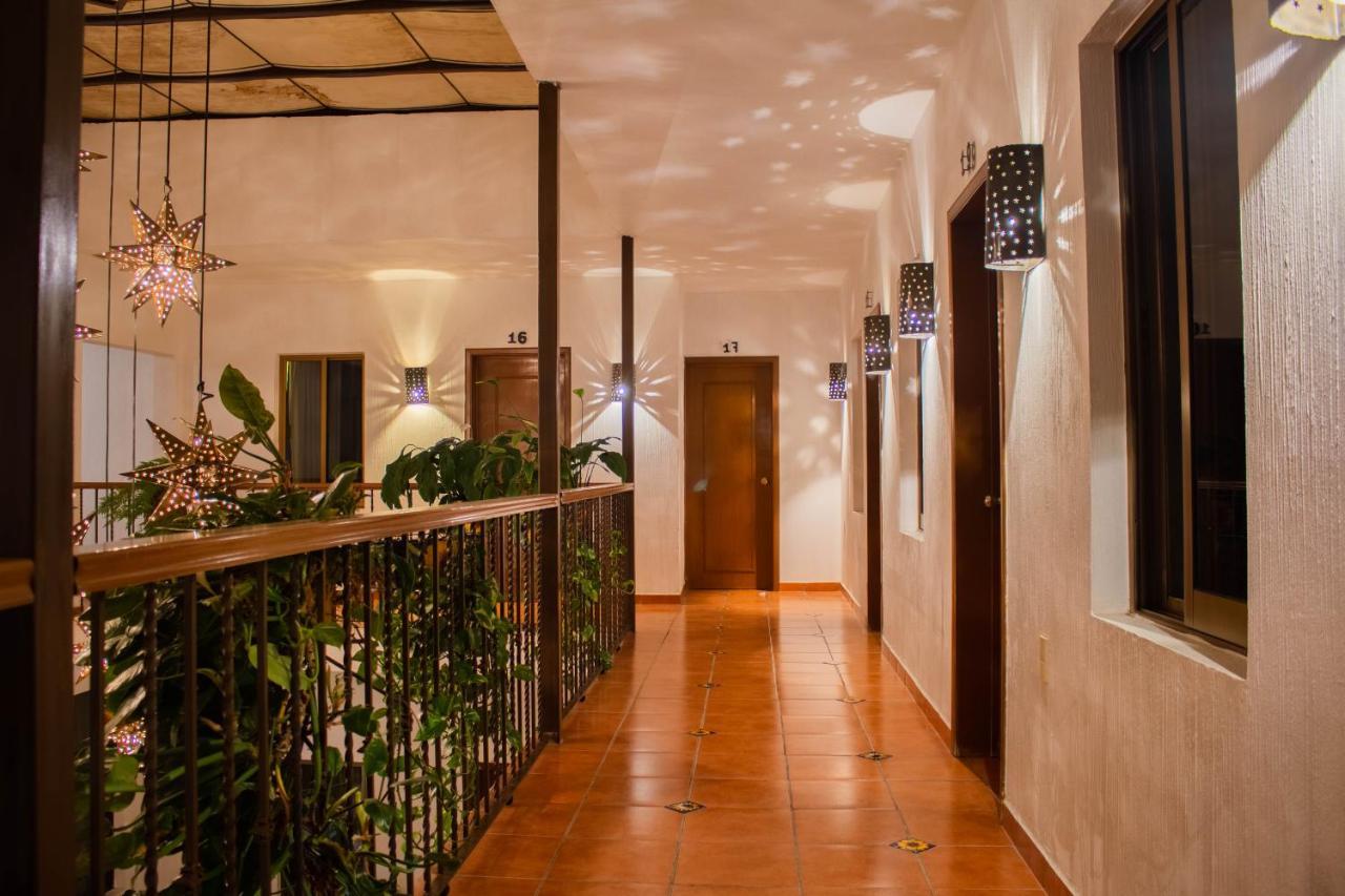 Hotel Degollado Екстериор снимка