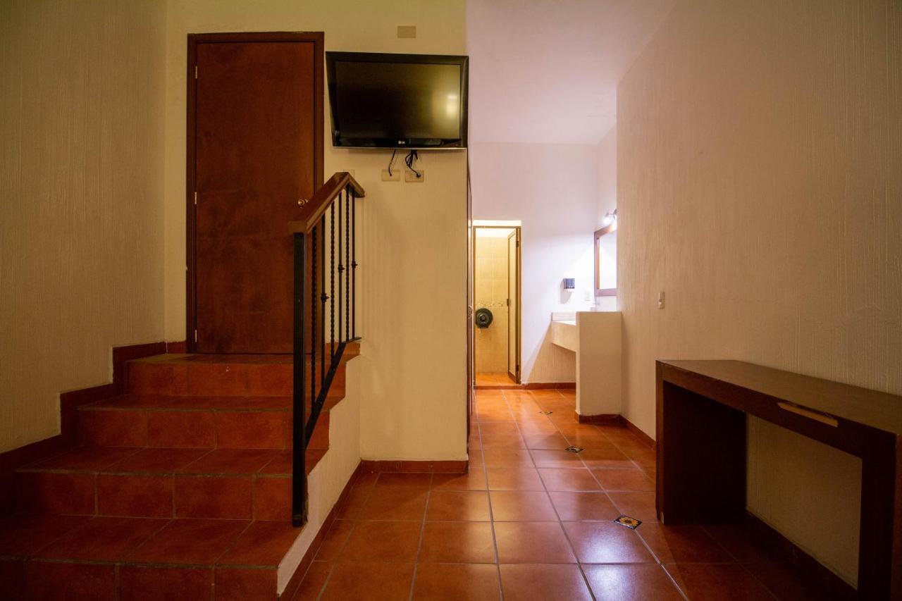 Hotel Degollado Екстериор снимка