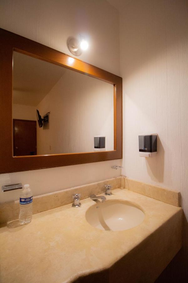 Hotel Degollado Екстериор снимка