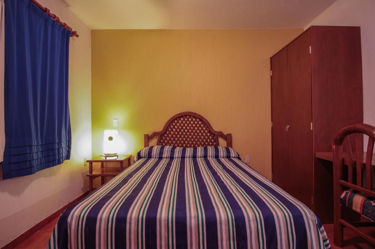 Hotel Degollado Екстериор снимка